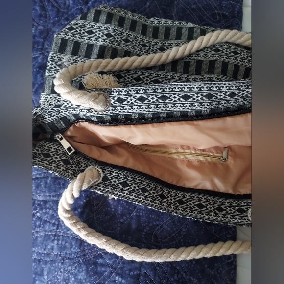 EUC (used once) zippered cloth tote bag - Picture 2 of 6